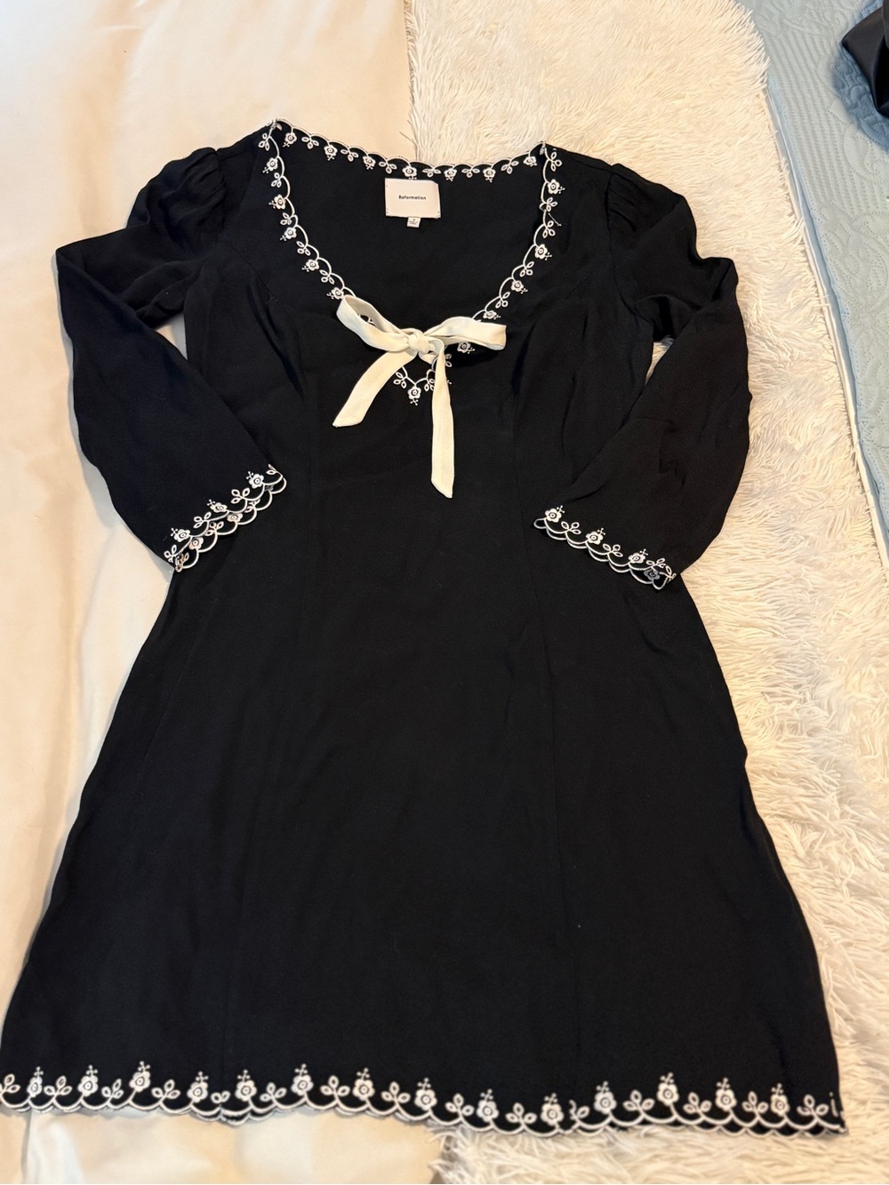 REFORMATION Women’s Posey Mini Dress Size 2 Black Long Sleeve V-Neck - Picture 2 of 10